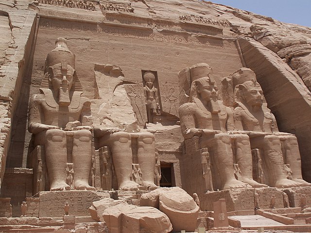 「アブ・シンベルからフィラエまでのヌビア遺跡群」- ダムに沈む危機から救われた奇跡の世界遺産